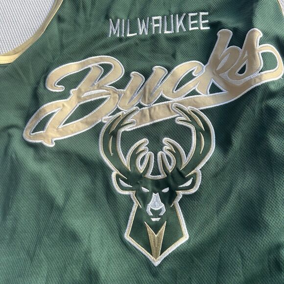Milwaukee Bucks Green Tank Top Men’s Medium NBA Jersey Style Sleeveless Tee - Picture 3 of 5